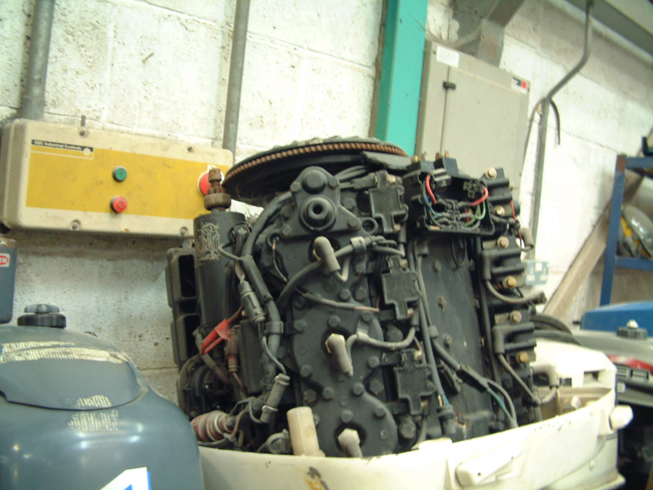 Johnson V6 150HP Long shaft - side view