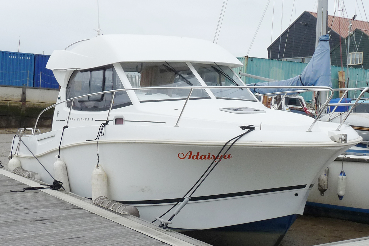 Jeanneau Merry Fisher 8 - bow view