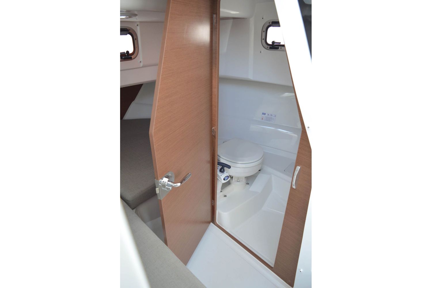 Jeanneau Merry Fisher 795 Marlin - toilet compartment