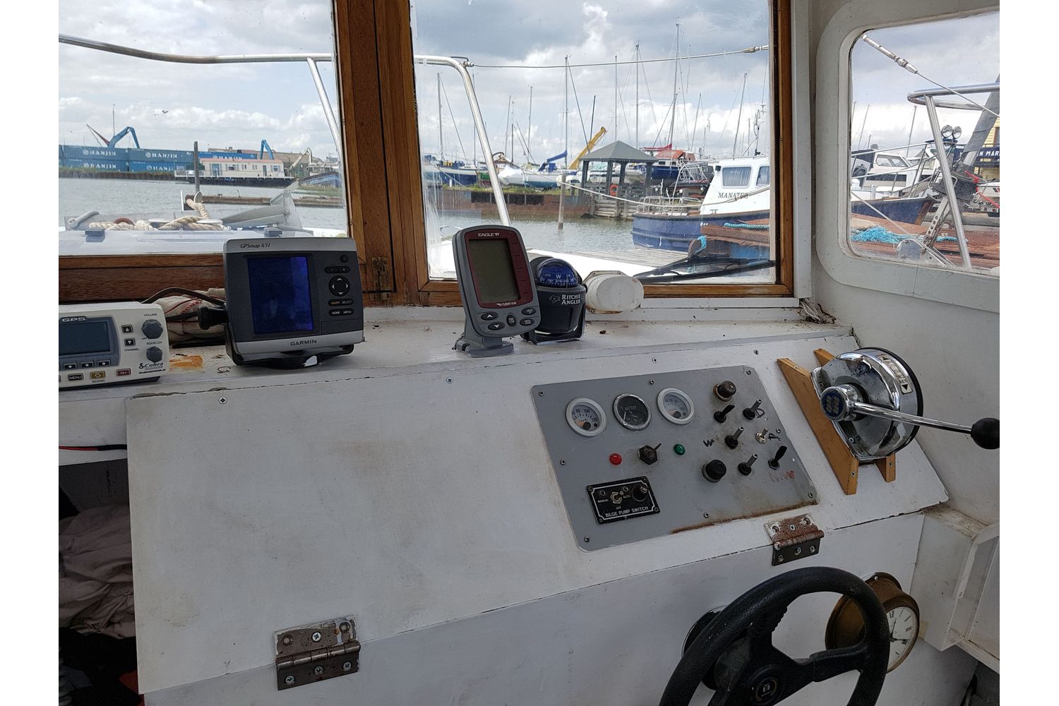 Island Plastics fishing boat - engine controls