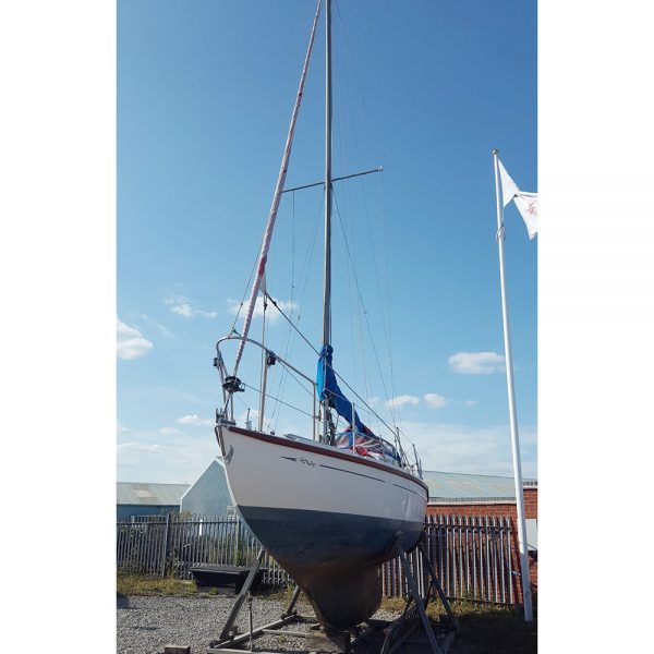 Folkdancer 27 sailing yacht - mast