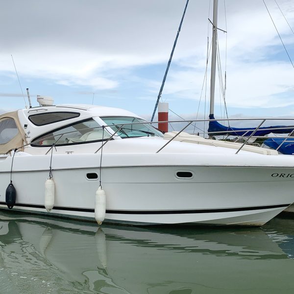 Prestige 34S - Orion - starboard side from bow