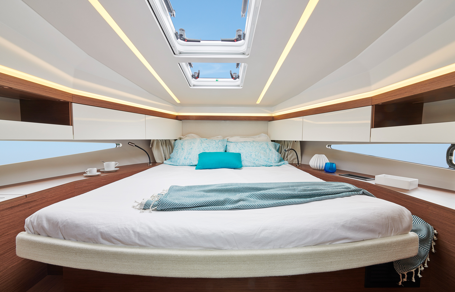 Jeanneau new NC37 main cabin