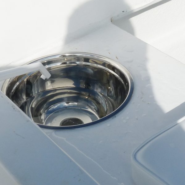 Kingfisher 180S Fast Fisherman - sink and faucet