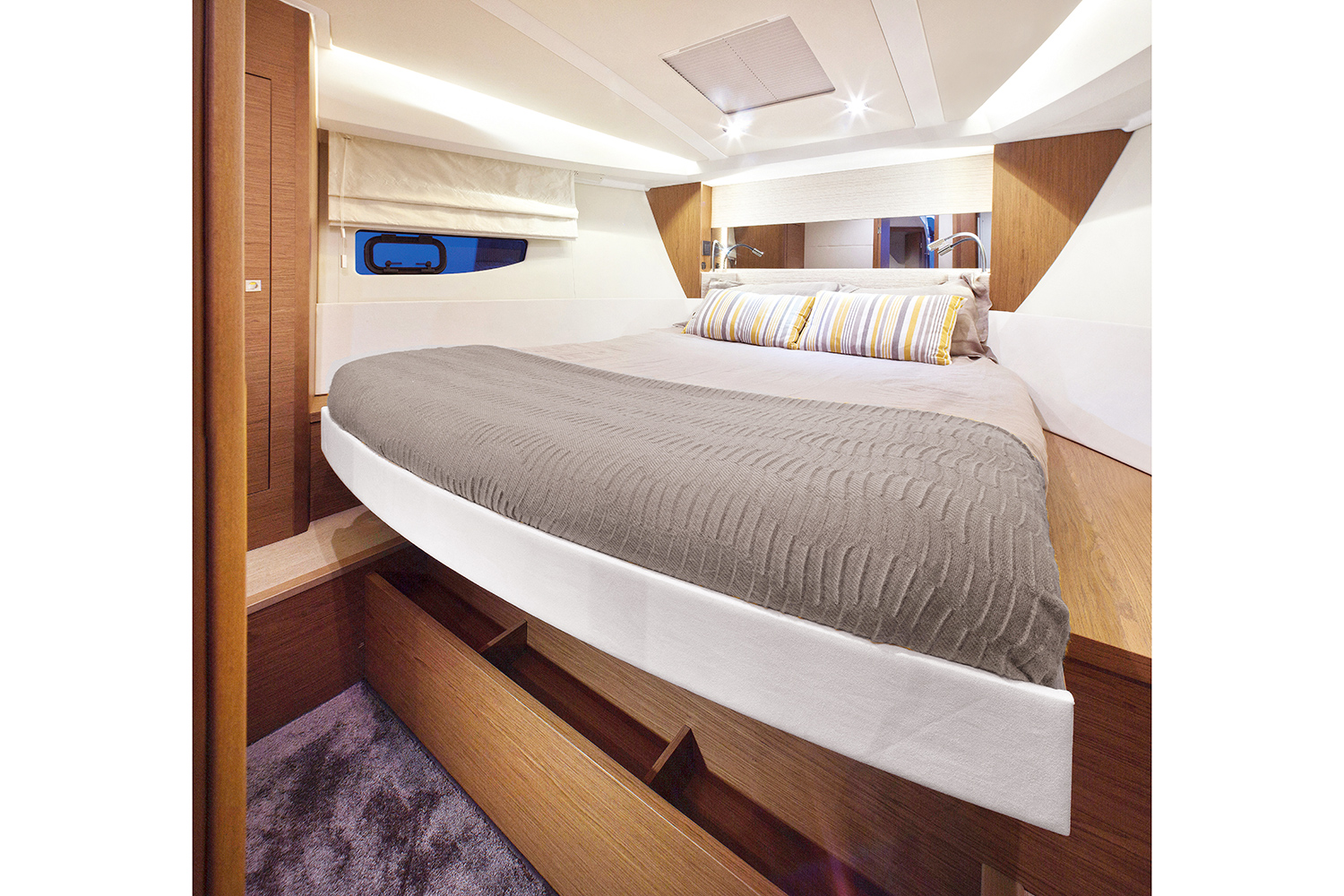 Jeanneau Leader 40 master cabin