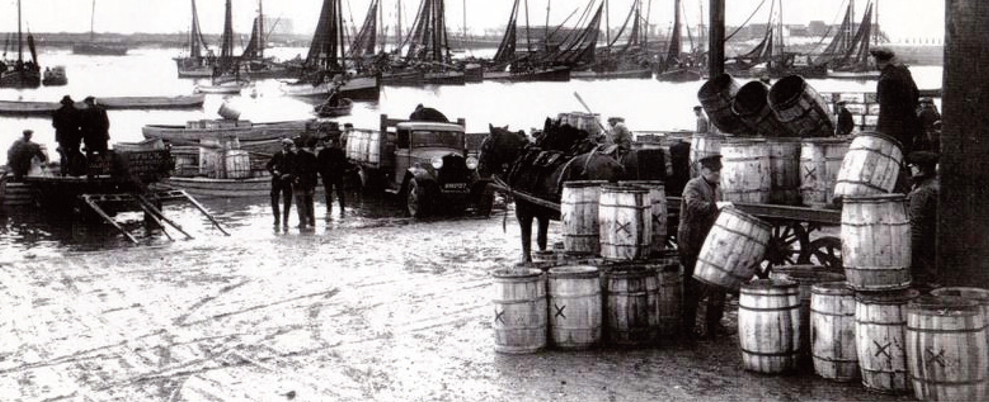 Loading sprats on Brightlingsea Hard