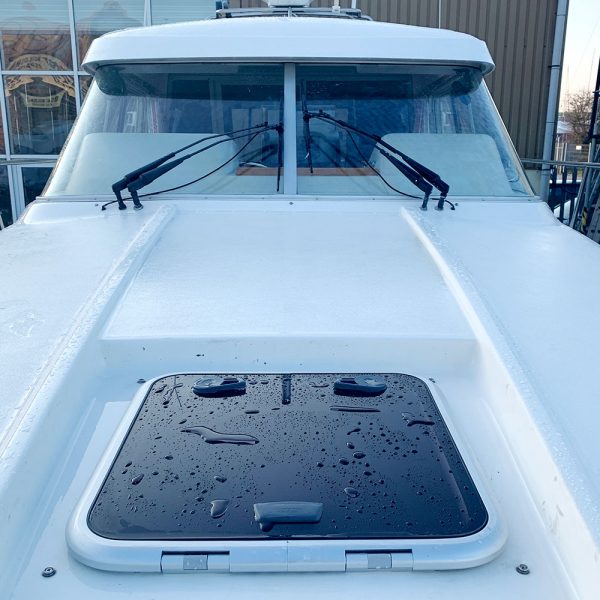 Nimbus 30c boat - bow and hatch to deck