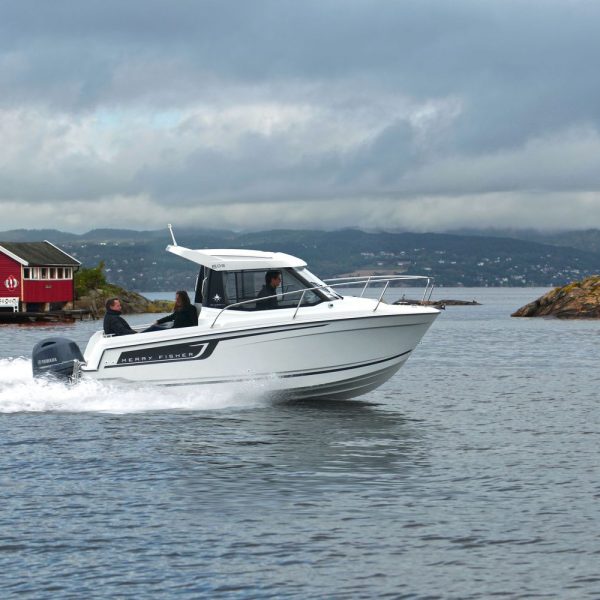 Jeanneau Merry Fisher 605 - on the water