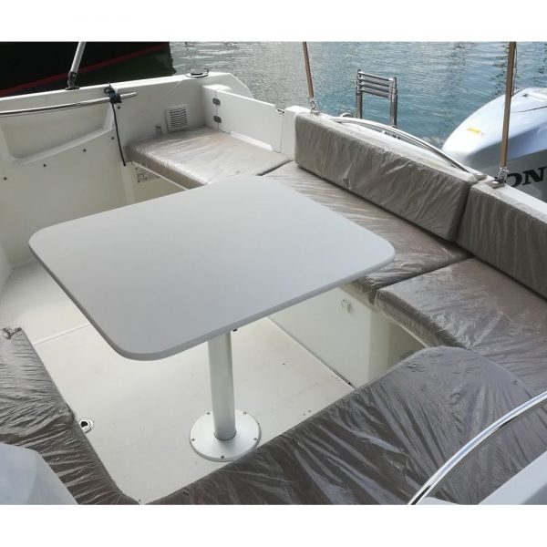 Jeanneau Merry Fisher 755 - cockpit saloon with table