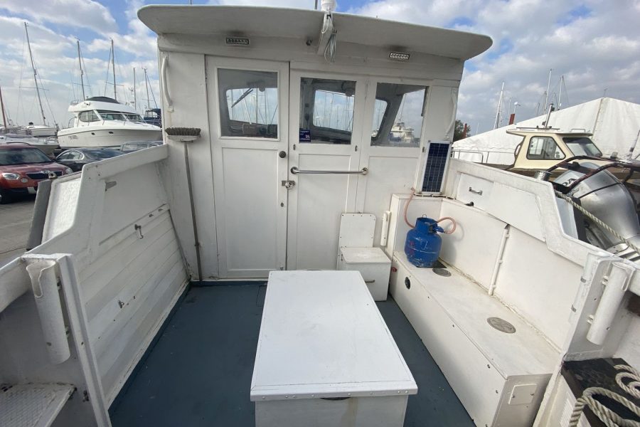 Maritime 21 fishing boat - wheelhouse door