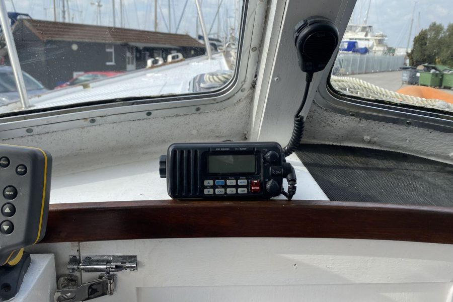 Maritime 21 fishing boat - VHF radio