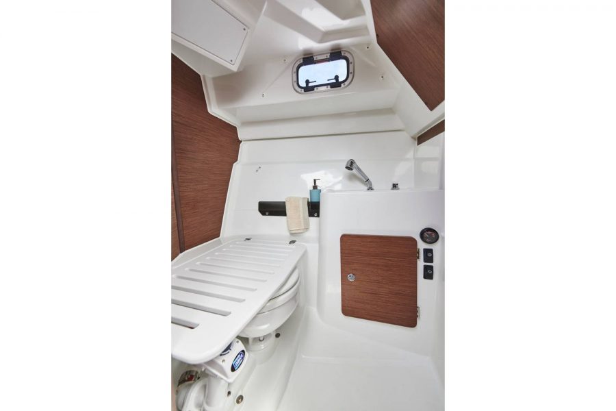 Jeanneau Merry Fisher 795 Legend - toilet compartment with shower