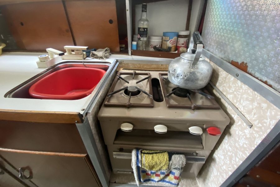 Dutch Steel Boat - cooker and stove