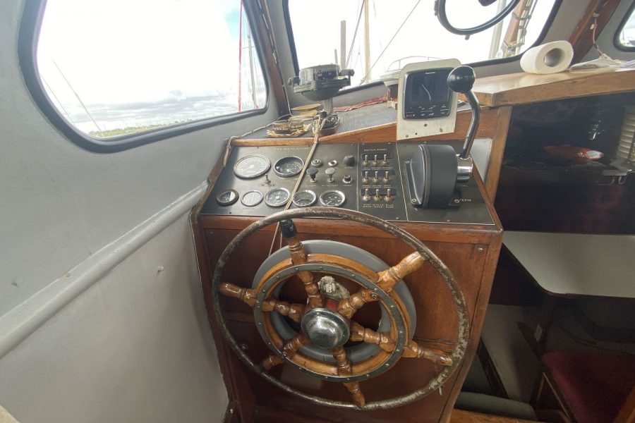 Dutch Steel Boat - helm position and wheel