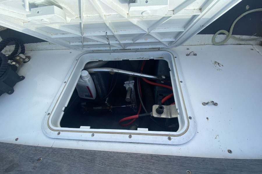 Plymouth Pilot 18 style launch - battery compartment