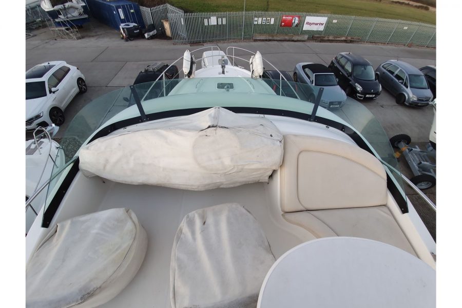 Jeanneau Prestige 36 Flybridge - flybridge seat ands and console covers