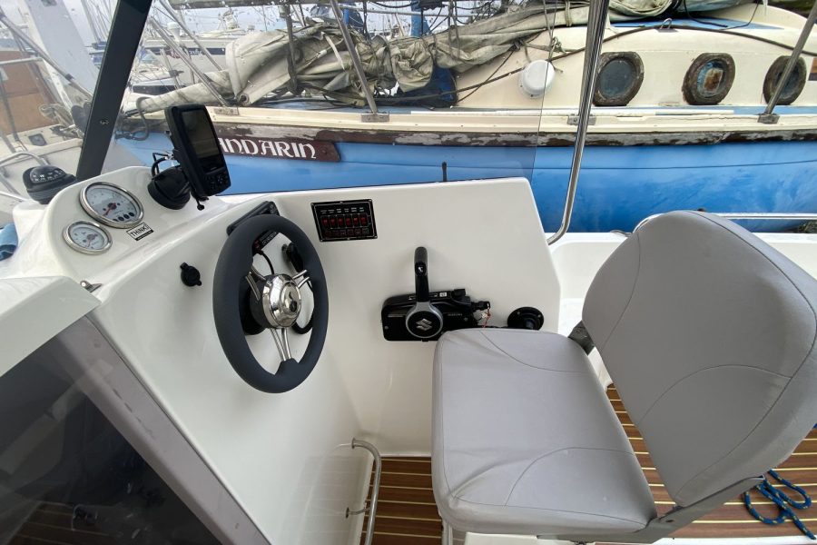 Spectrum 480 pilothouse fishing boat - helm position starboard side