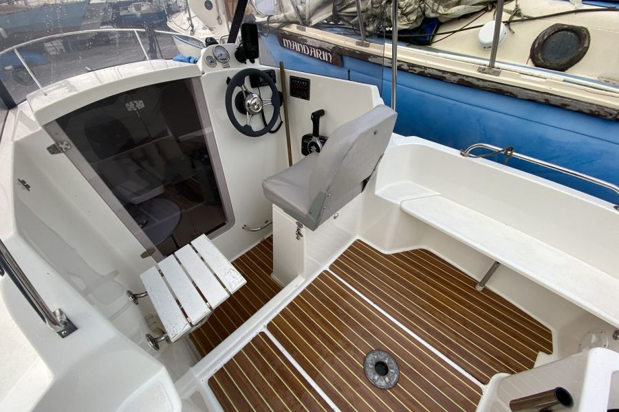 Spectrum 480 pilothouse fishing boat - cockpit