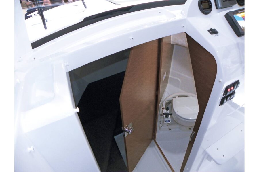 Jeanneau Merry Fisher 695 Sport - Series 2 - wheelhouse sport fishing boat - toilet compartment