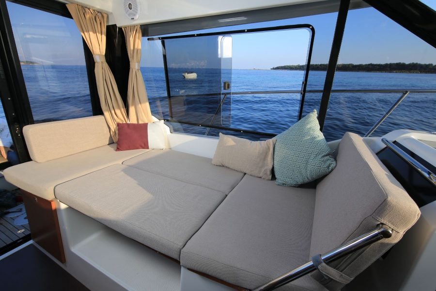Jeanneau Merry Fisher 895 - saloon seating converts to double berth
