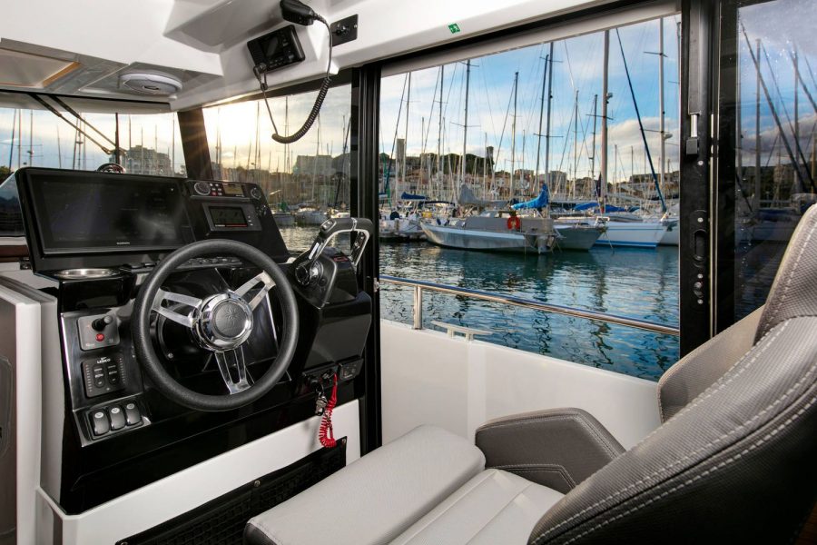 Jeanneau Merry Fisher 895 Sport - Offshore - helm position