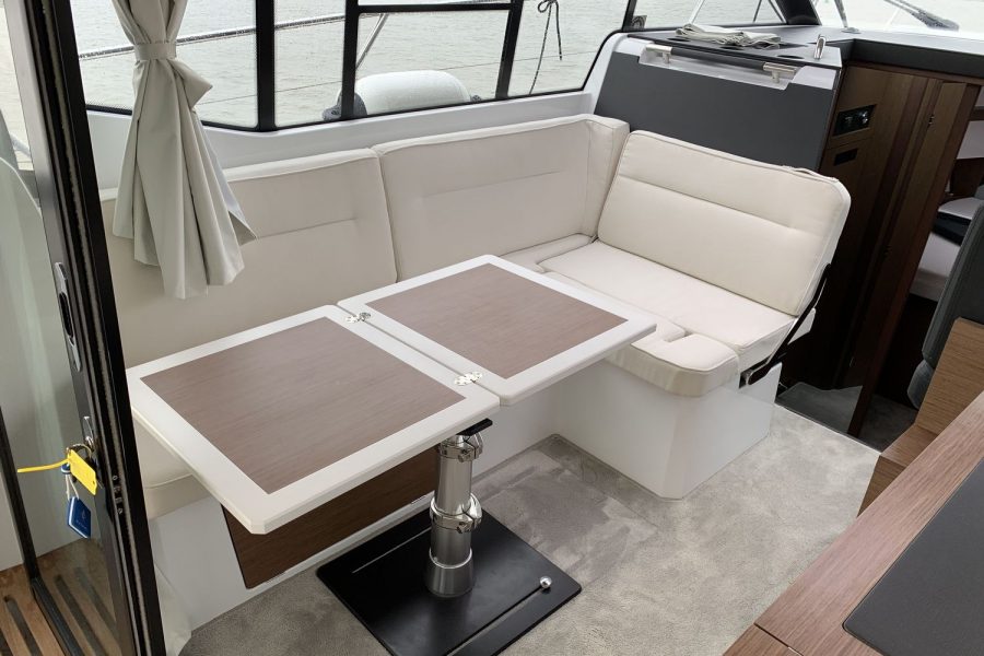 NC33-Luna-sea-seating