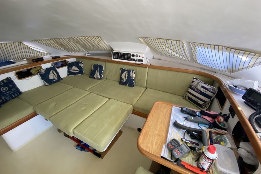 Outremer-40-Catamaran-seating