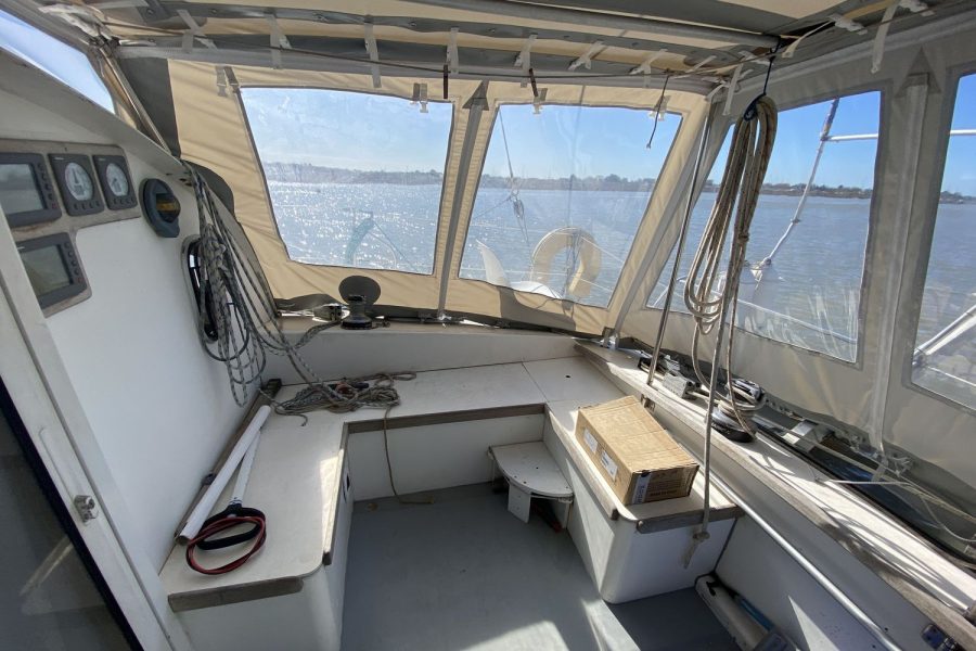 Outremer-40-Catamaran-cockpit-seating