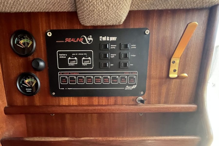 Sealine 218-switchboard