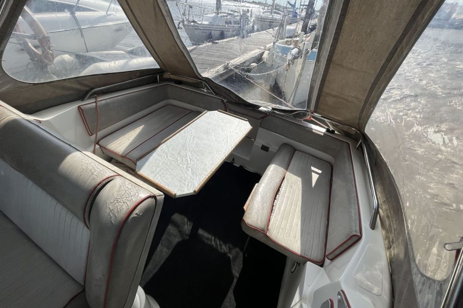 Sealine 218-cockpit-seating