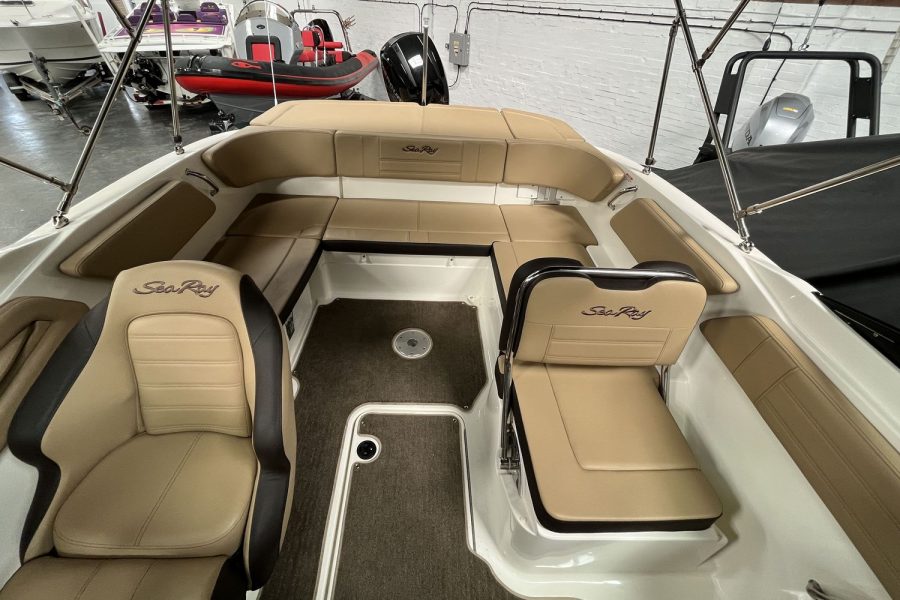 SeaRay-SPX-210-overview