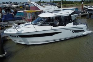 Jeanneau Merry Fisher 895 Offshore with high specification