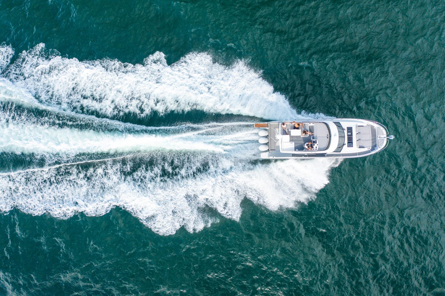 Jeanneau Merry Fisher 1295 Flybridge – A Flagship for Luxury and Performance