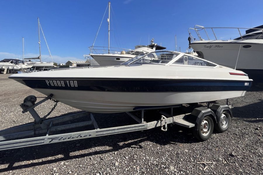 Maxum-2000-open-bow-side