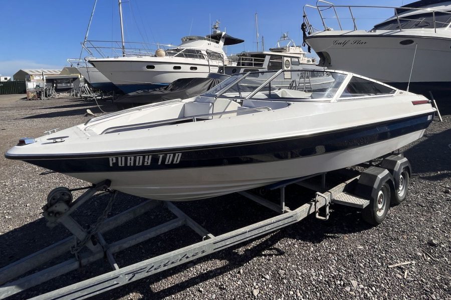 Maxum-2000-open-bow-front