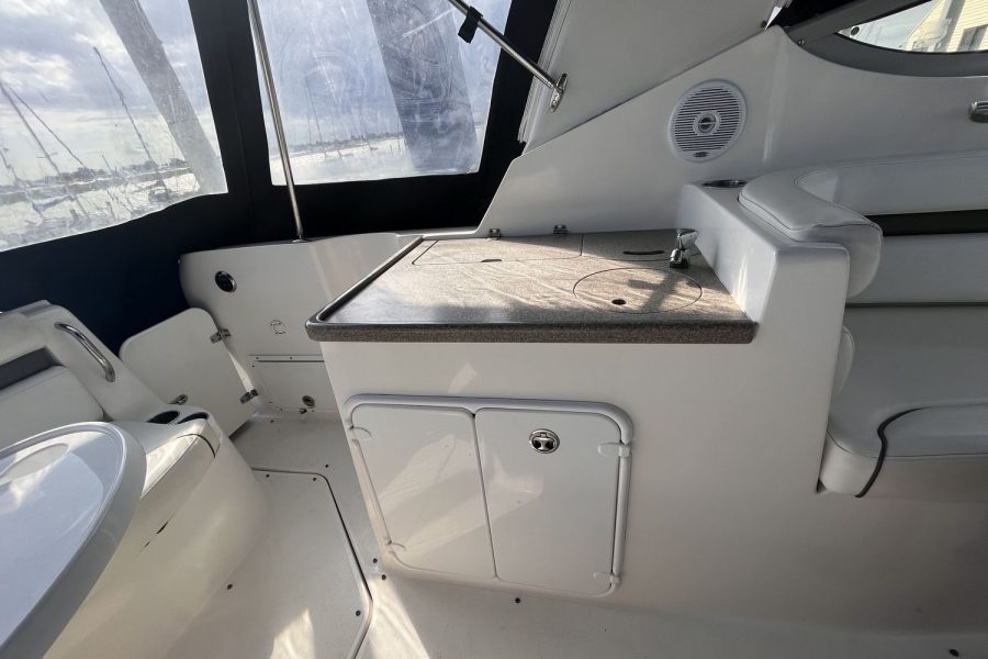 Rinker-280-Harmony-cockpit-sink