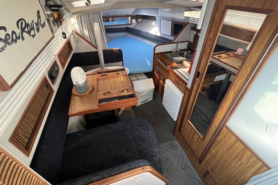 SeaRay-268-Happy-Hours-galley