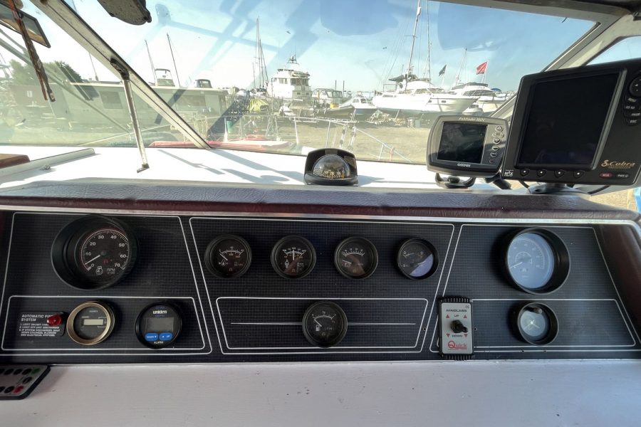 SeaRay-268-Happy-Hours-gauges