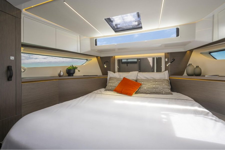 Jeanneau Merry Fisher 1295 Flybridge - forward cabin with double berth and roof hatch