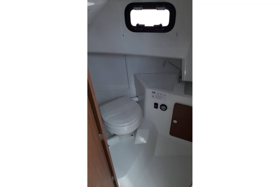 Jeanneau Merry Fisher 796 Sport - toilet compartment