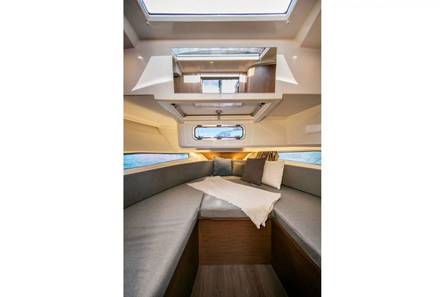 Jeanneau Merry Fisher 895 Sport - with roof hatch and portals