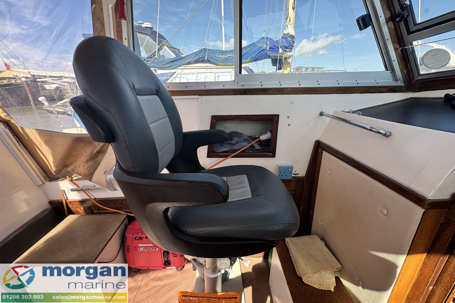 Aquastar 27 aft cabin