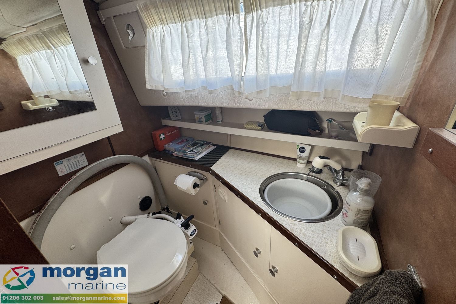 Aquastar 27 aft cabin