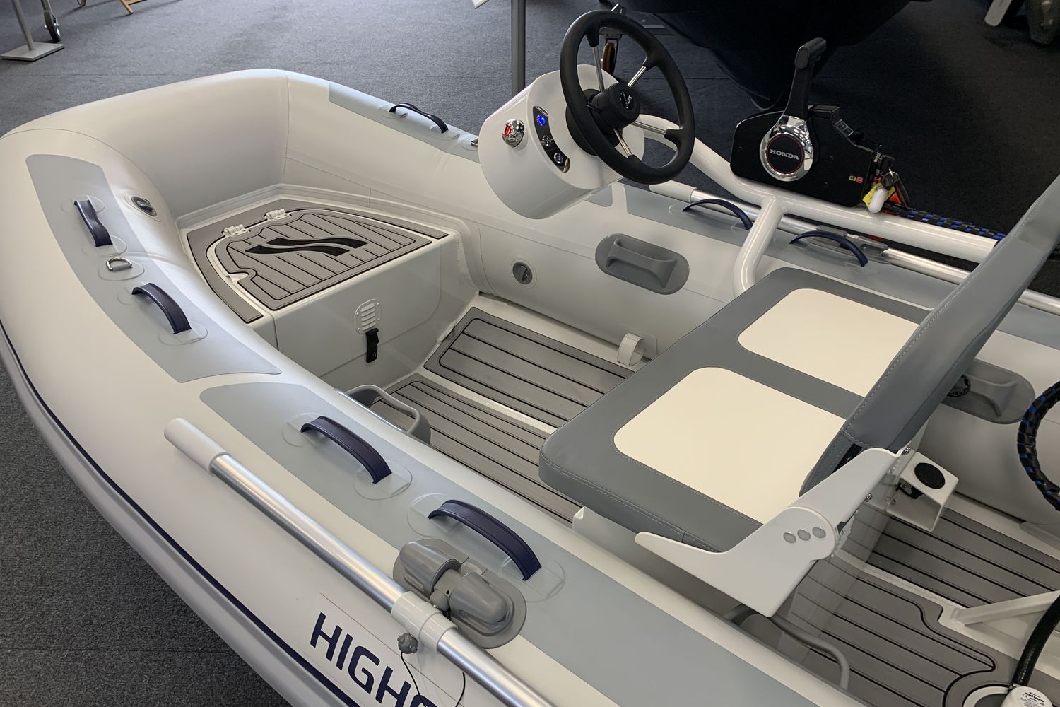 Highfield CL 310 – FCT console with Honda BF20 SRU