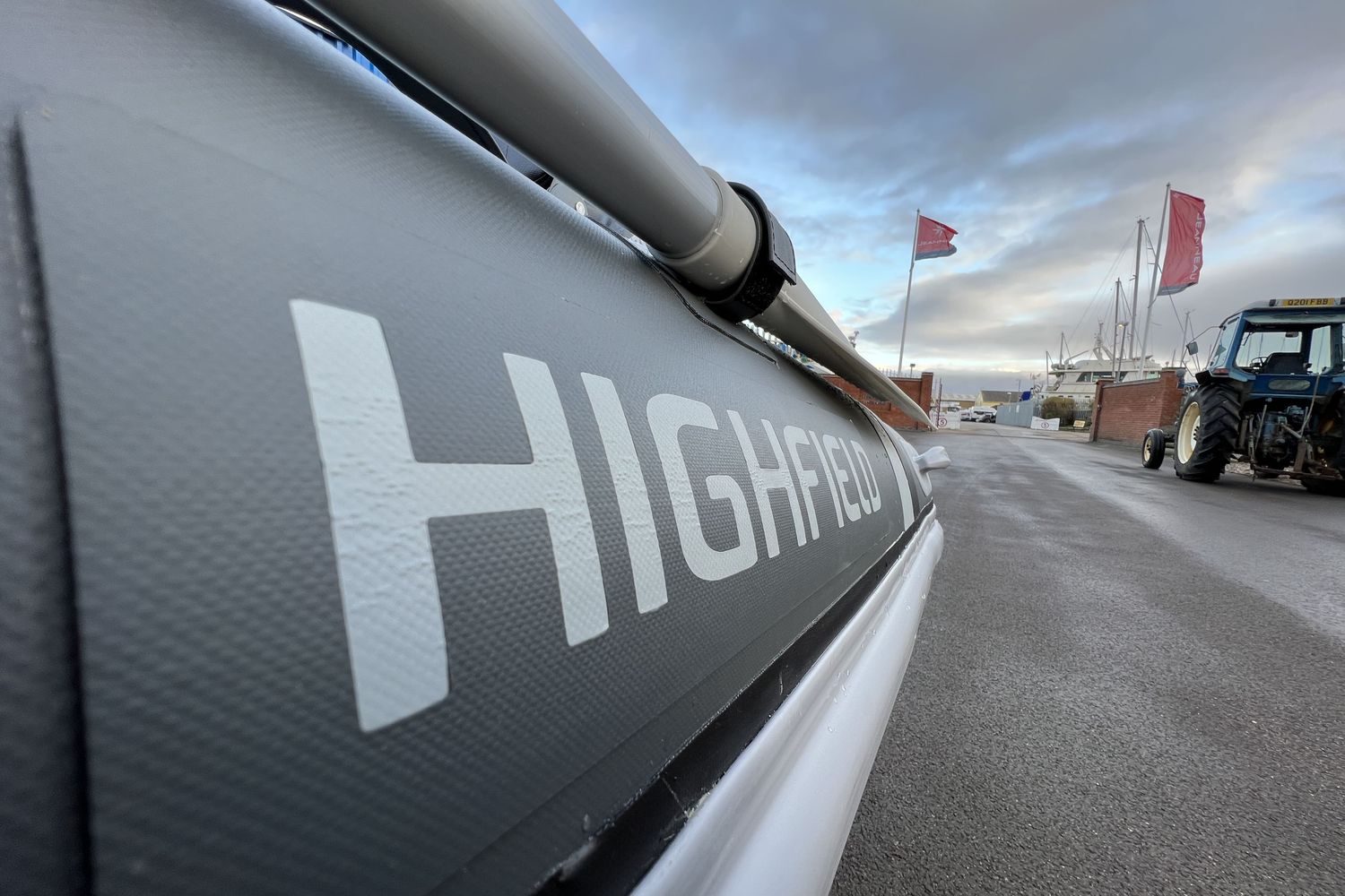 Highfield CL 380 – FCT console with Suzuki DF30 ATS