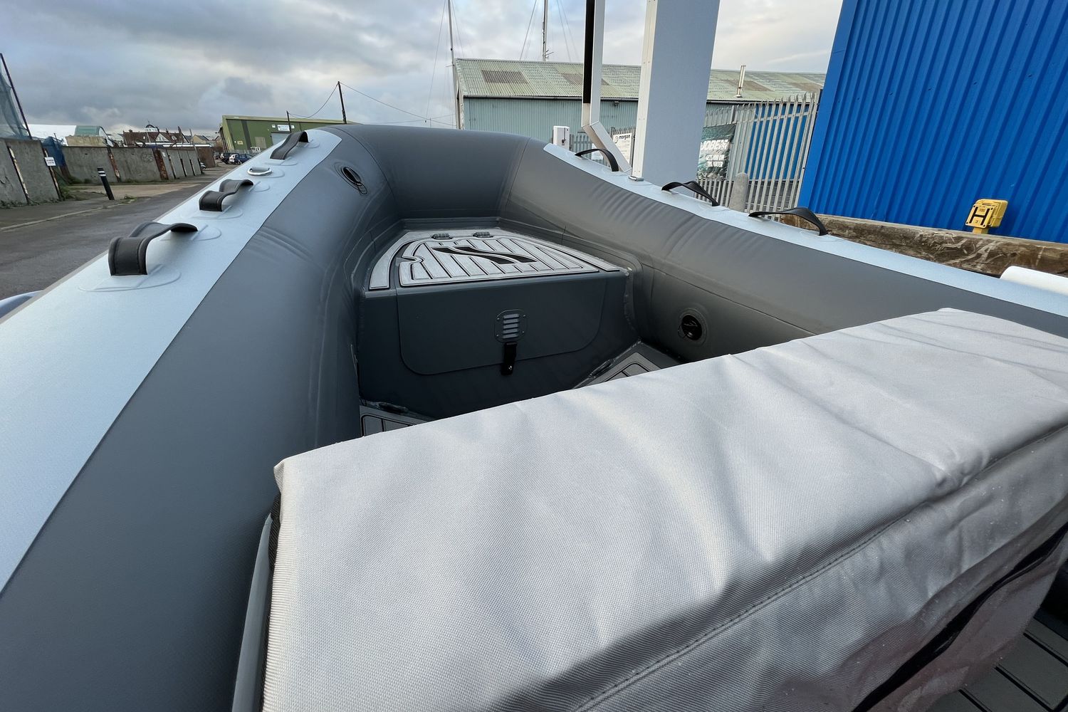 Highfield CL 380 – FCT console with Suzuki DF30 ATS