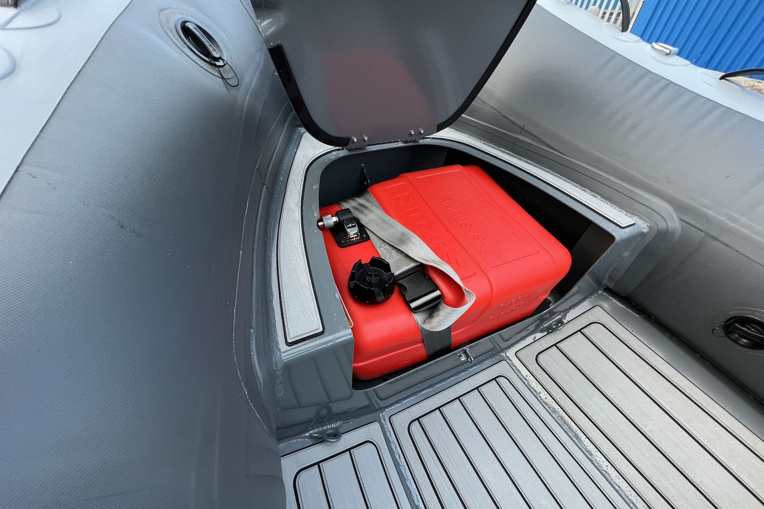 Highfield CL 380 – FCT console with Suzuki DF30 ATS
