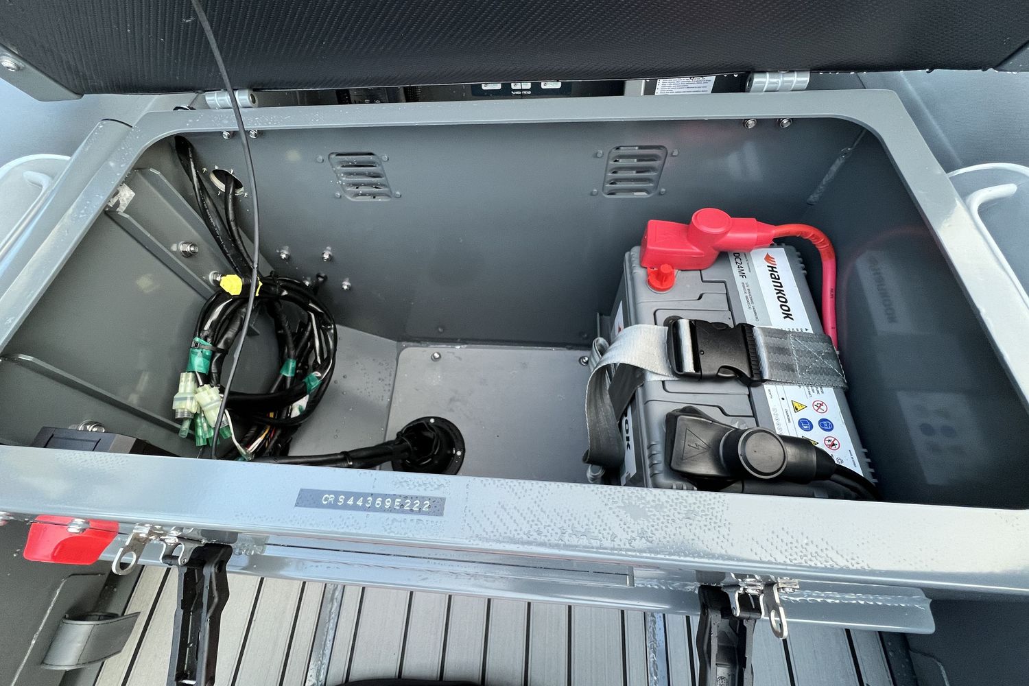 Highfield CL 380 – FCT console with Suzuki DF30 ATS