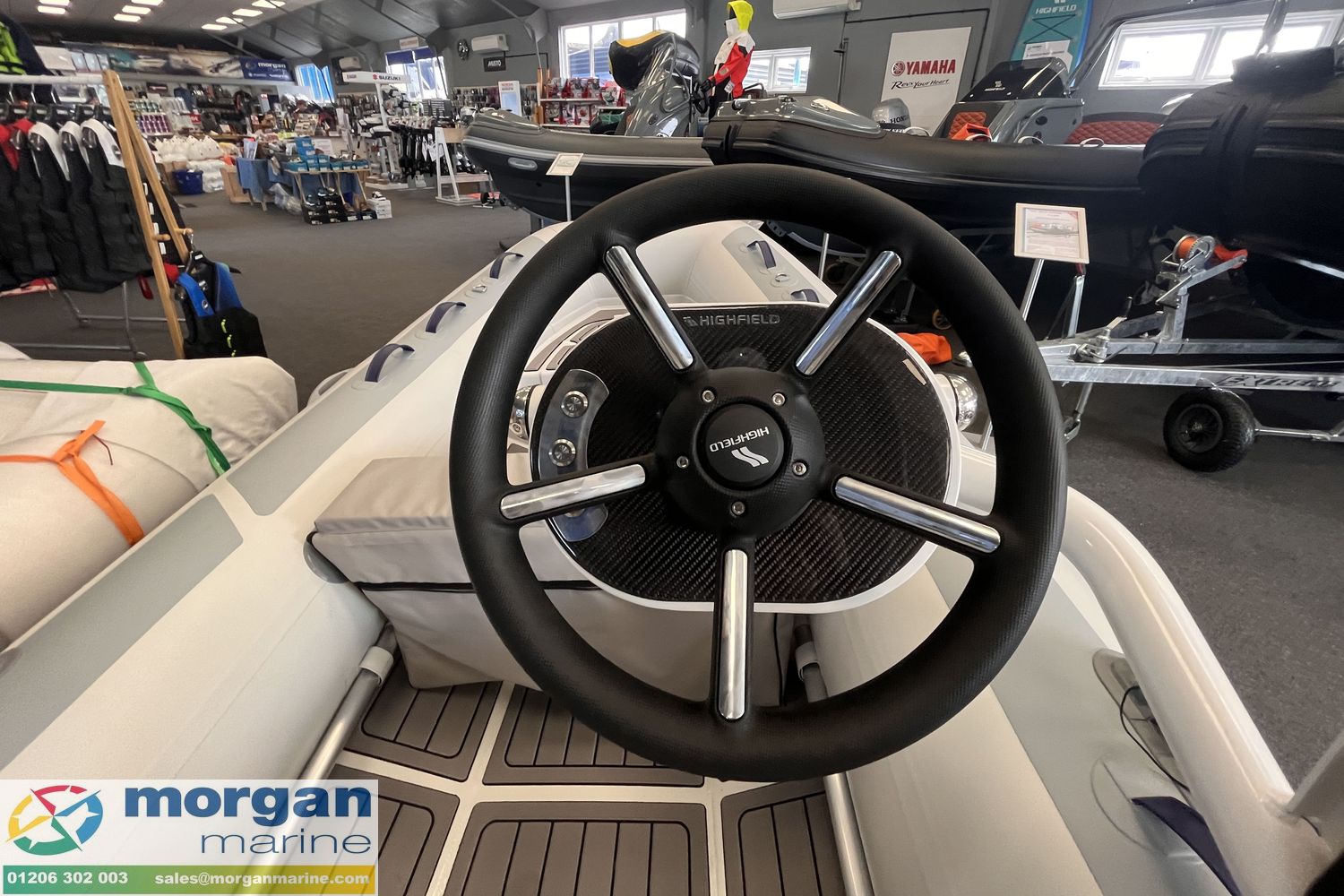 Highfield CL 380 – FCT console with Suzuki DF30 ATS