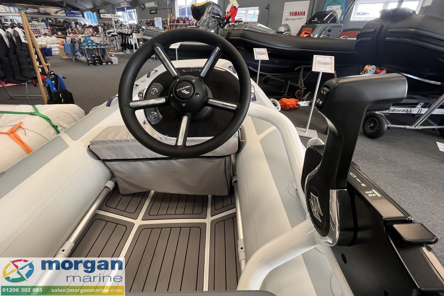 Highfield CL 380 – FCT console with Suzuki DF30 ATS